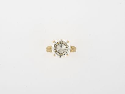 Yellow gold (750) ring set with a brilliant-cut...
