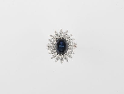 White gold (750) flower ring centered on...