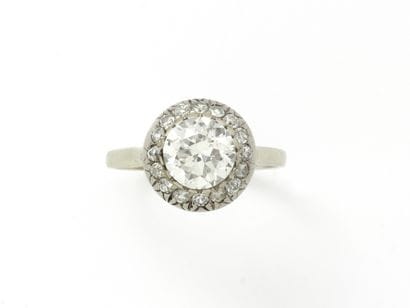 Daisy ring in white gold (750), set with...