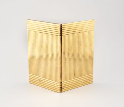 Cigarette case in yellow gold (750) entirely...