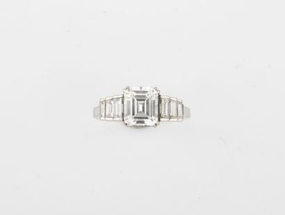 White gold (750) ring set with a rectangular...