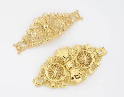 Two belt buckles in yellow gold (750) with...
