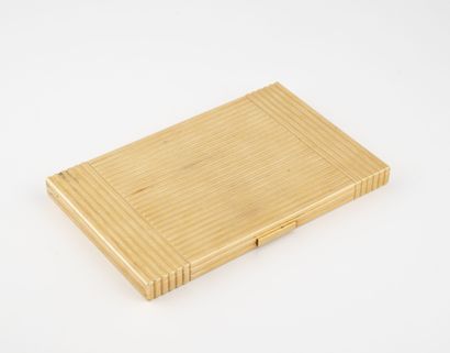 Cigarette case in yellow gold (750) entirely...