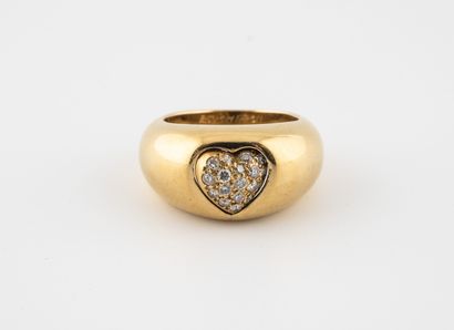 BOUCHERON Paris
Yellow gold (750) ring centered...