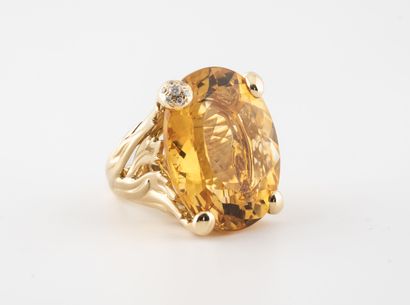 DIOR, Miss DIOR
Yellow gold (750) ring holding...