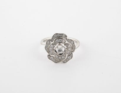 CHANEL
White gold (750) flower ring set with...