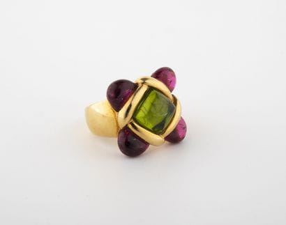 VAN CLEFF & ARPELS
Yellow gold (750) ring...