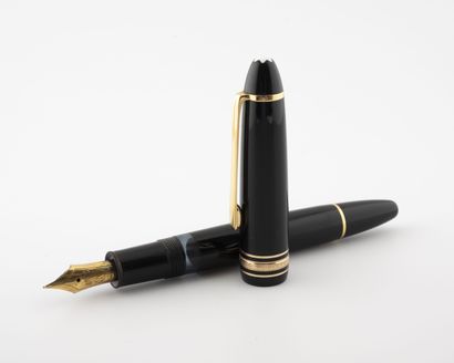 Montblanc Meisterstuck
Black resin and gold...