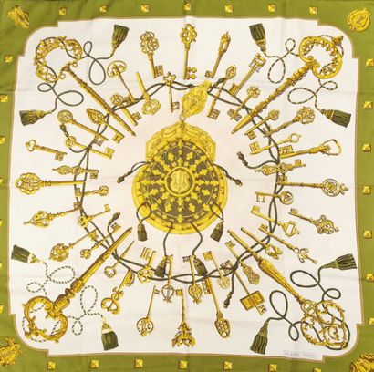 HERMES Paris
Lot including : 

- A silk twill...