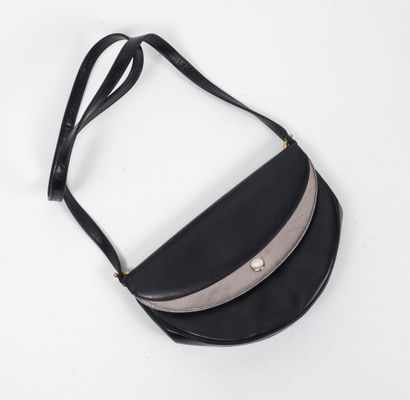 CHRISTIAN DIOR
Black leather shoulder bag....