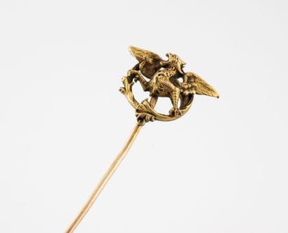 Tie pin in metal decorated with an eagle....