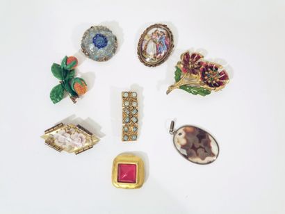 Lancôme
Lot of 7 brooches and a pendant.

Various...