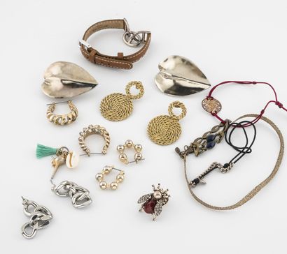 AGATHA et divers
Lot of costume jewelry including...