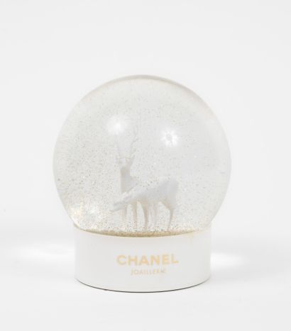 CHANEL Joaillerie
Snow globe decorated with...