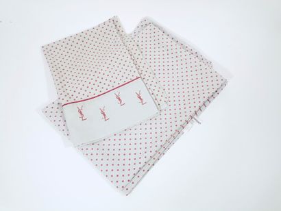 Yves Saint LAURENT
A sheet and a pillowcase...