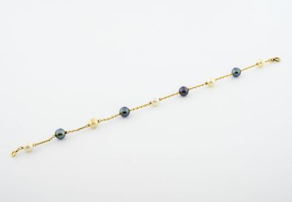 Bracelet en or jaune (750) perles de culture...