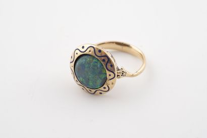 Bague en or jaune (750), le chaton de forme...