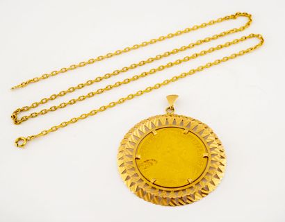 Pendentif en or jaune (750) retenant une...