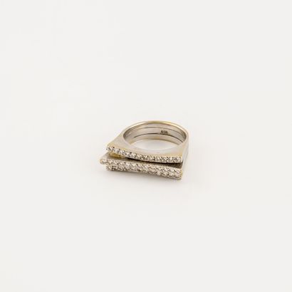 Bague composée de trois anneau en or gris...