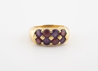 Bague jonc en or jaune (750) ornée de rubis...