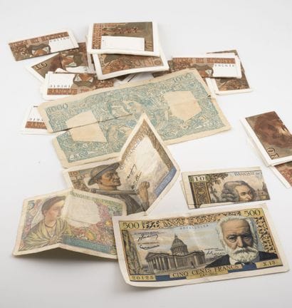 Lot de billets de 10, 500 et 1000 francs....