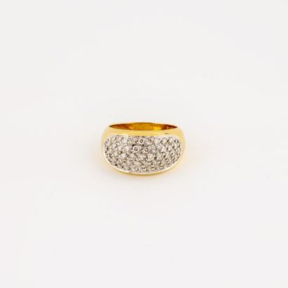 Bague jonc en or jaune (750) pavée de petits...