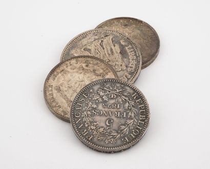 Lot de 4 pièces en argent : 5 francs, 10...