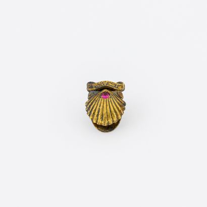 CARTIER Paris
Pin's en argent (800) en forme...