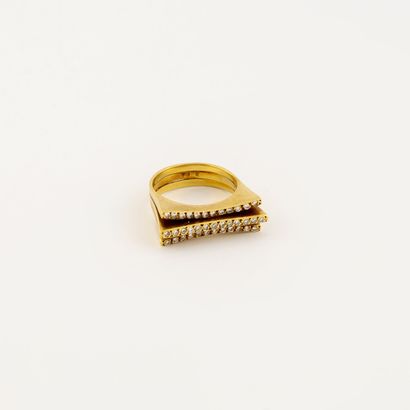 Bague composée de trois anneau en or jaune...