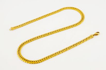 Necklace in yellow gold (750) with flat curb...