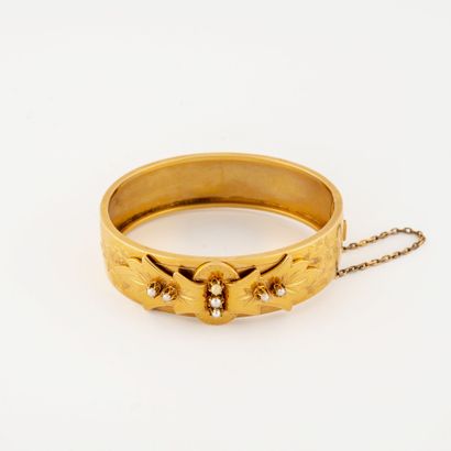 Bracelet in yellow gold (750) decorated with...