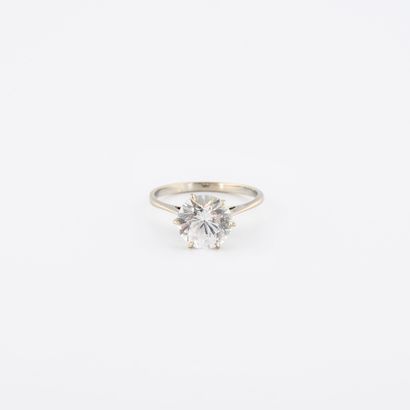 Bague solitaire en or gris (750) ornée d'une...