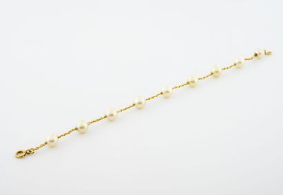 Bracelet en or jaune (750) et perles de culture...