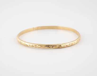 Bracelet in yellow gold (750) chased with...