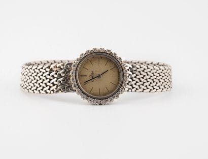 OMEGA

Montre bracelet de dame en or gris...