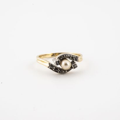 Petite bague en or jaune (750) et platine...