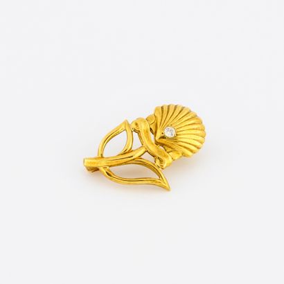 CARTIER Paris
Petite broche pin's en or jaune...