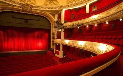 2 places et accès aux loges pour le spectacle...
