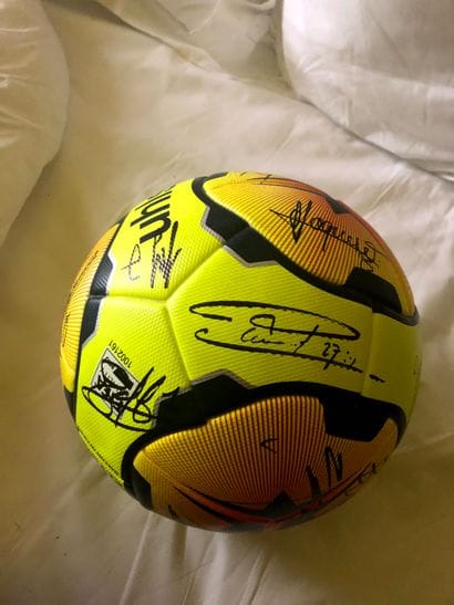 Maillot et ballon de foot de l'Olympique...