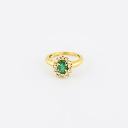 
Bague marguerite en or jaune (750) centrée...