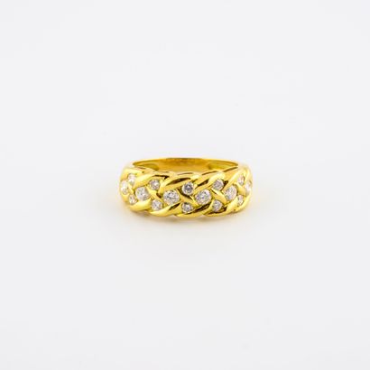 
Bague en or jaune (750) ornée de diamants...
