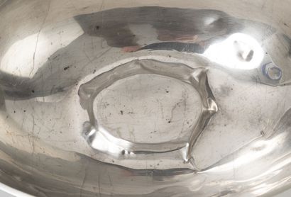 Soup tureen covered on pedestal in silver...