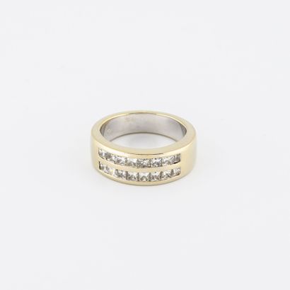 
Bague bandeau en or jaune (750) rhodié ornée...