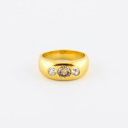 
Bague jonc en or jaune (750) centrée d'un...