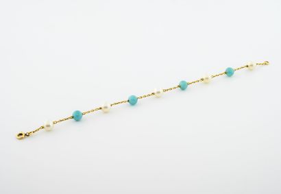 
Bracelet en or jaune (750) formé d'une fine...