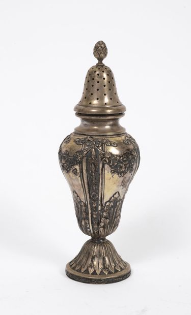 
Sprinkler on silver pedestal (min. 800)...