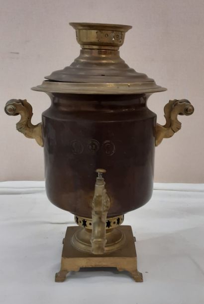 RUSSIE, fin du XIXème ou début du XXème siècle

Samovar...