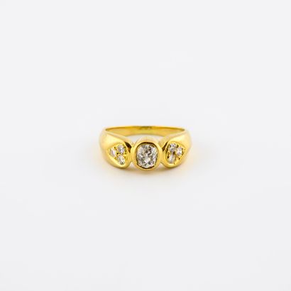
Bague en or jaune (750) ornée d'un diamant...