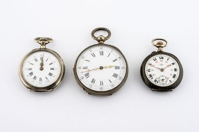 LIP
Silver collar watch (min. 800).

Back...