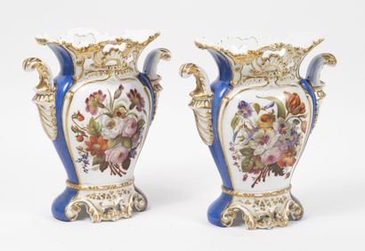 PARIS, milieu du XIXème siècle
Pair of vases...